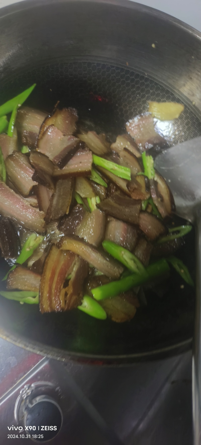 挑骨老腊肉，农村人养的猪，晶莹剔透，回味留香