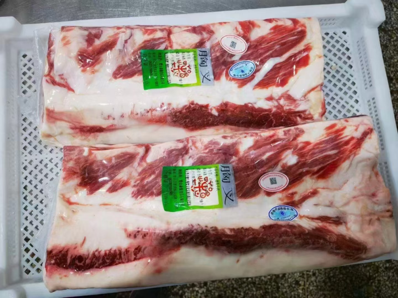 优质胸叉肥牛鲁西黄牛屠宰分割厂家直销