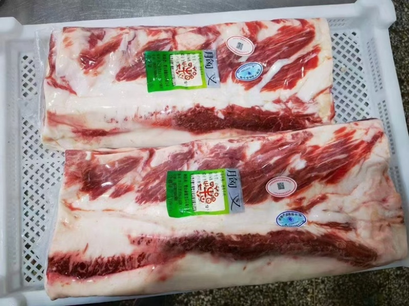 优质胸叉肥牛鲁西黄牛屠宰分割厂家直销
