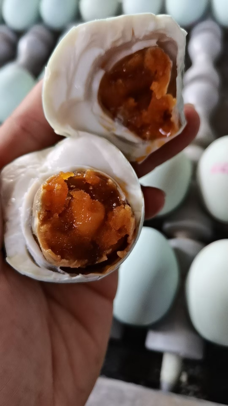 生咸鸭蛋黄