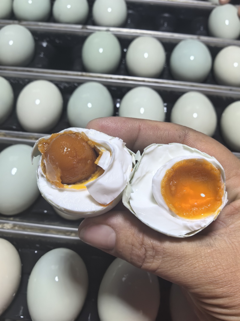 生咸鸭蛋黄