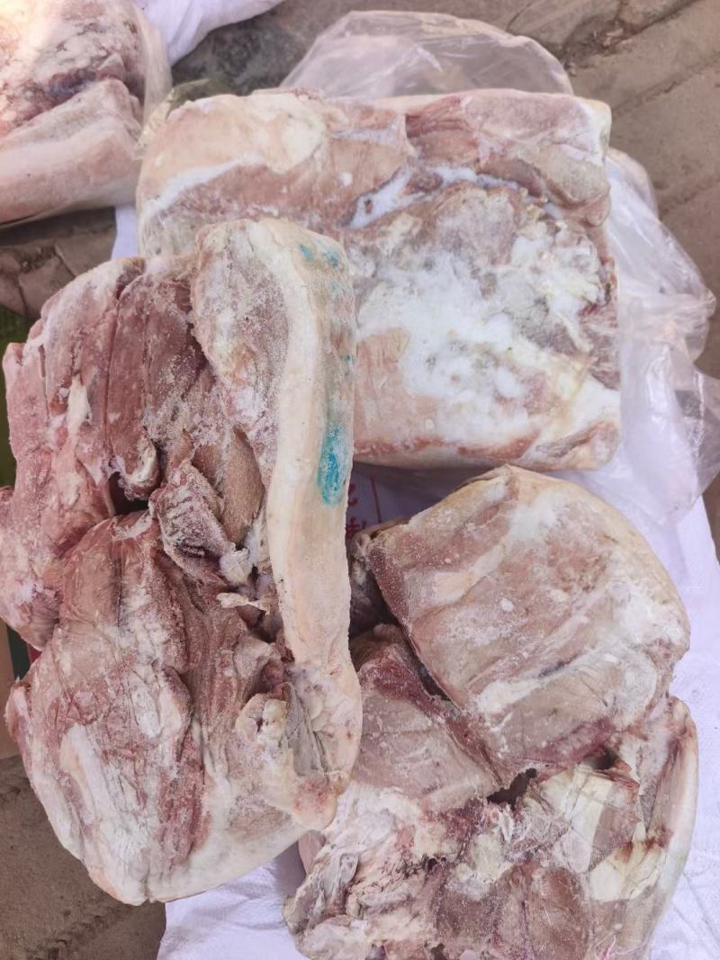 肥猪带皮去骨腿肉