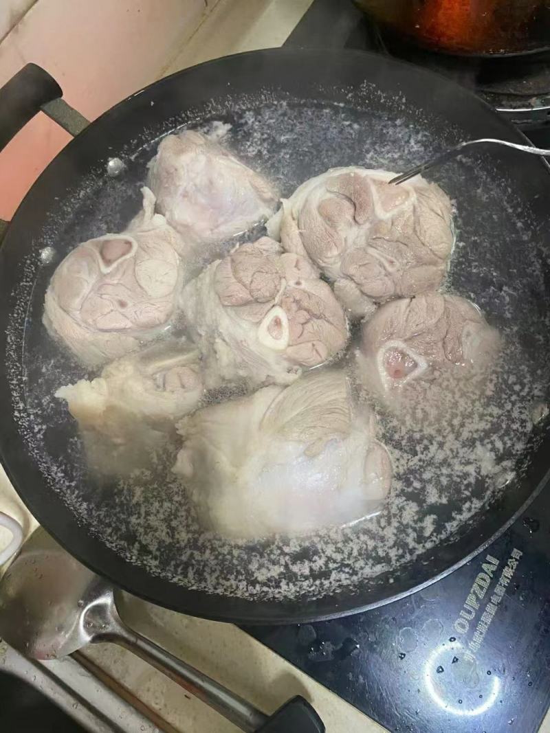去皮肘骨