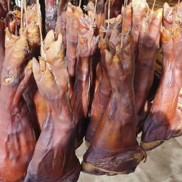 破开腊猪脚腊肉腊猪脚量大从优价格美丽