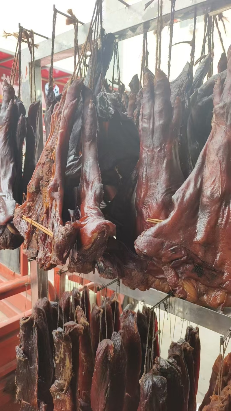 破开腊猪脚腊肉腊猪脚量大从优价格美丽