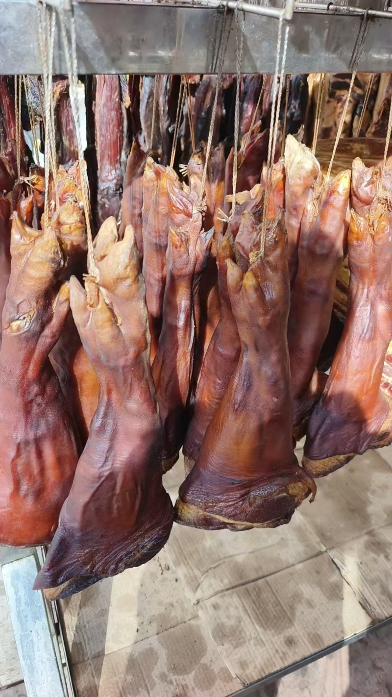 破开腊猪脚腊肉腊猪脚量大从优价格美丽