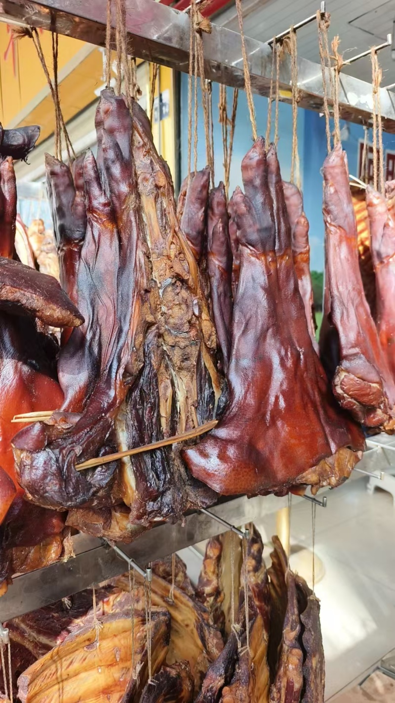 破开腊猪脚腊肉腊猪脚量大从优价格美丽