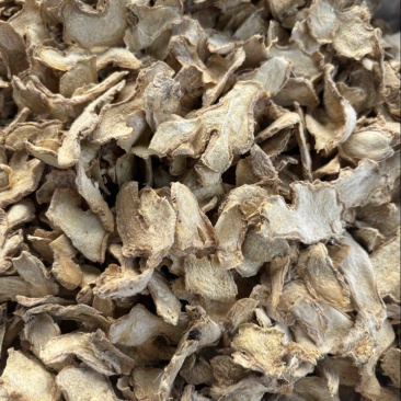 特级无硫姜片，干度好，片型整。