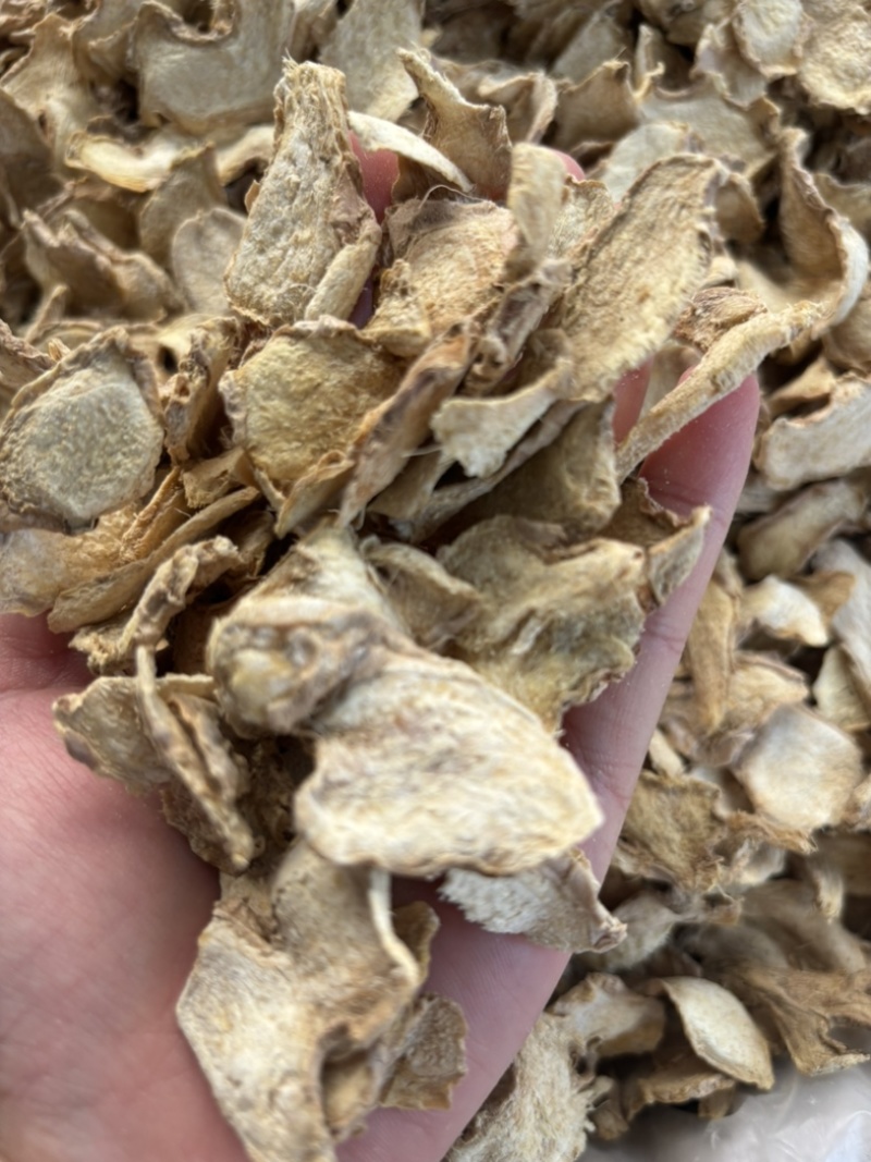 特级无硫姜片，干度好，片型整。