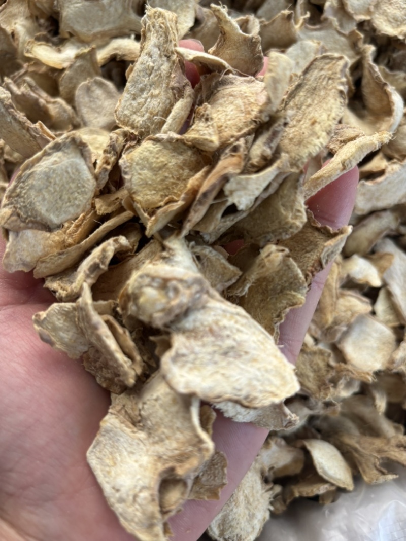 特级无硫姜片，干度好，片型整。