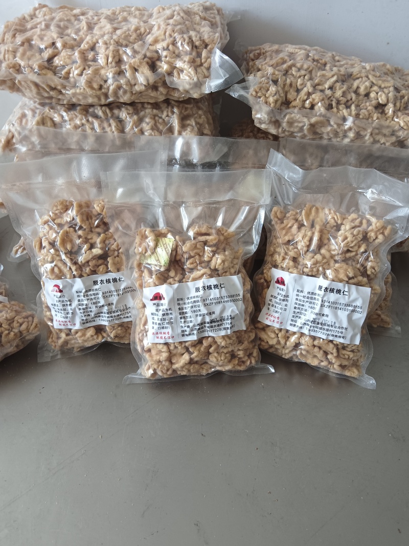 新货脱衣核桃仁烘焙食`品产自山西隰县，营养丰富，口感鲜美