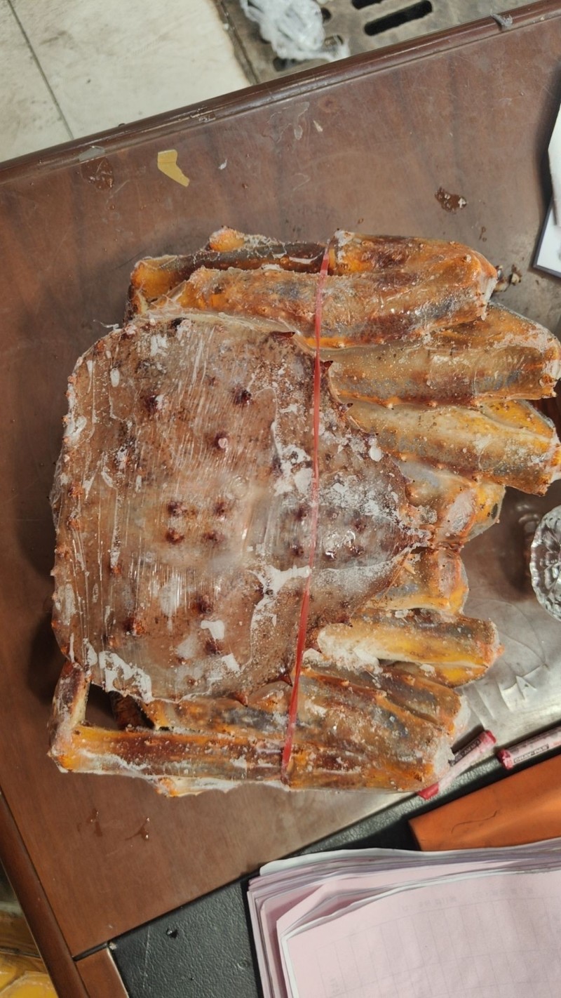 批发冰冻帝王蟹，生冻帝王蟹一手货源，全国可以发货。