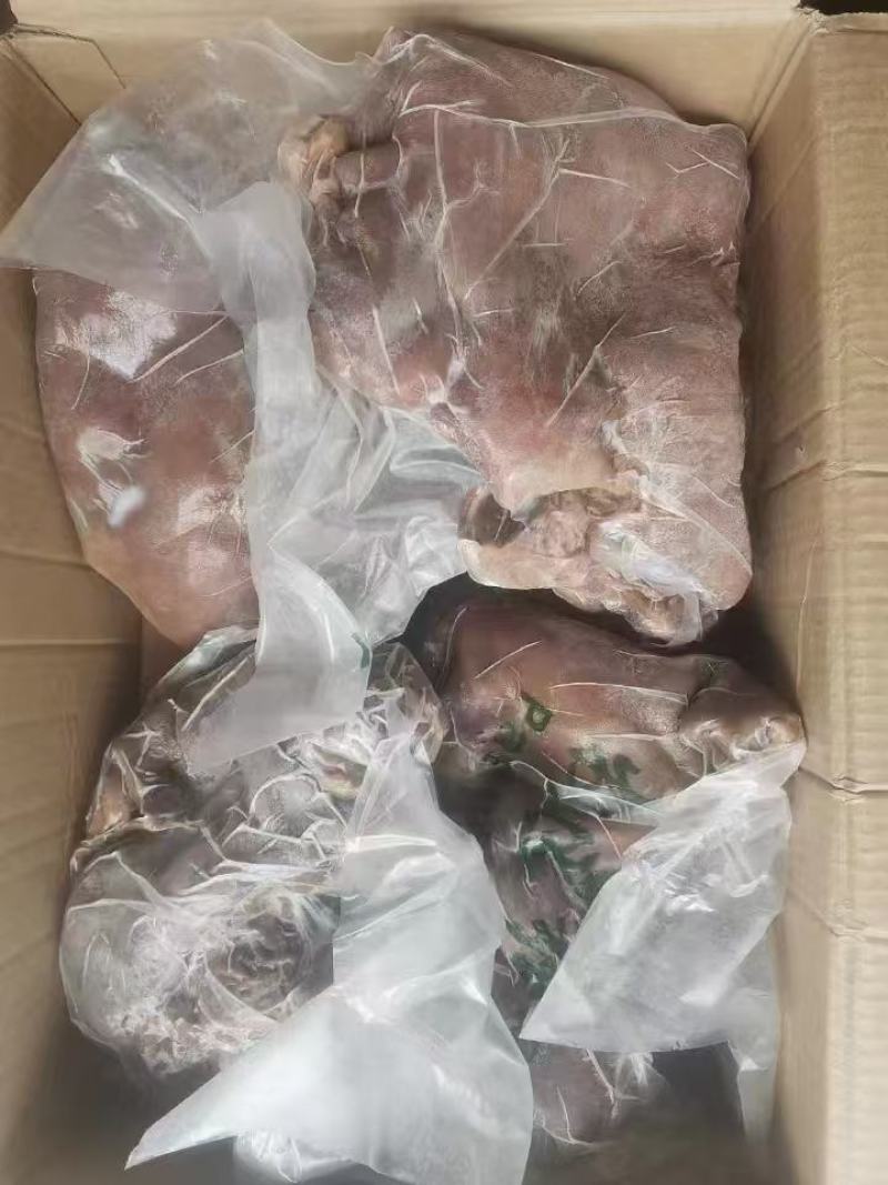 剔骨带皮羊肉，带皮羊肉，感兴趣的欢迎光临！量大从优。