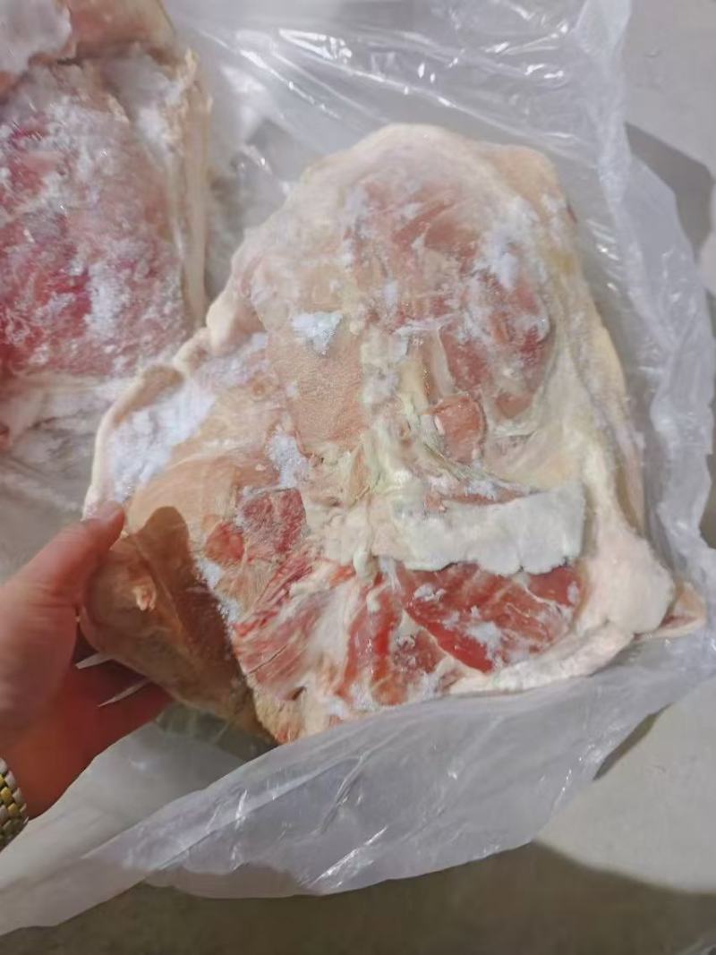 肥猪带皮去骨腿肉
