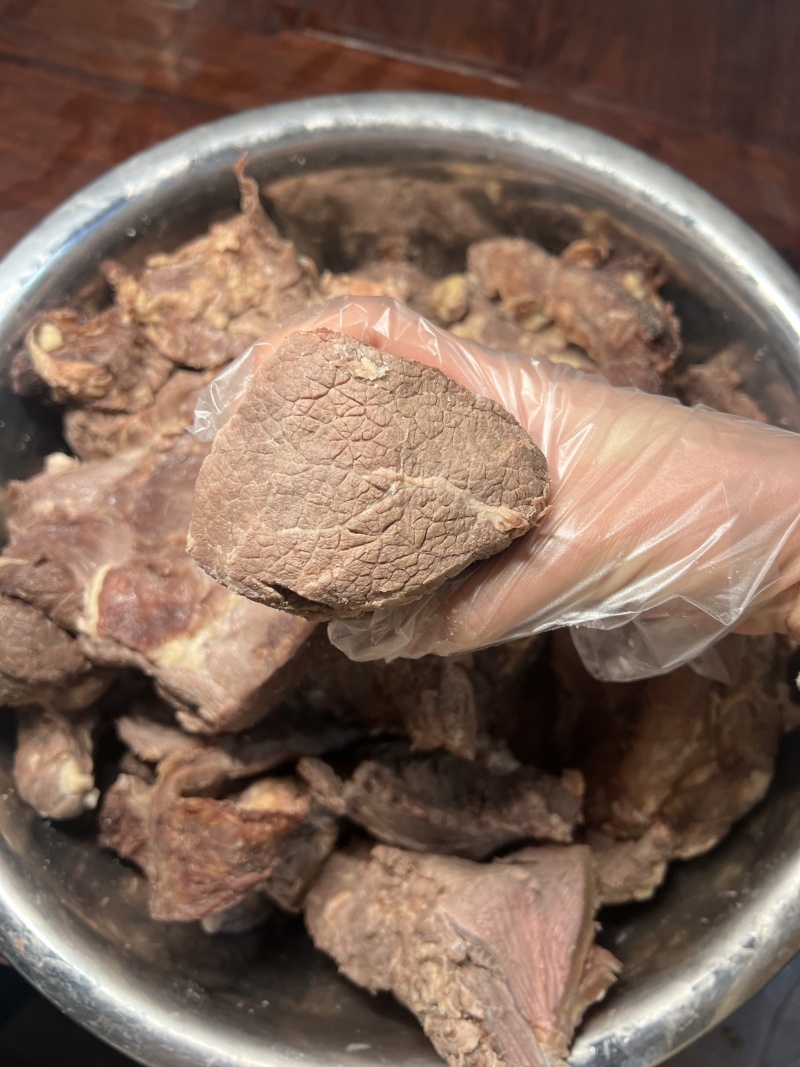 黄牛拆骨肉剔骨肉全熟牛肉冷冻带筋软骨肉带骨肉牛肉筋批发