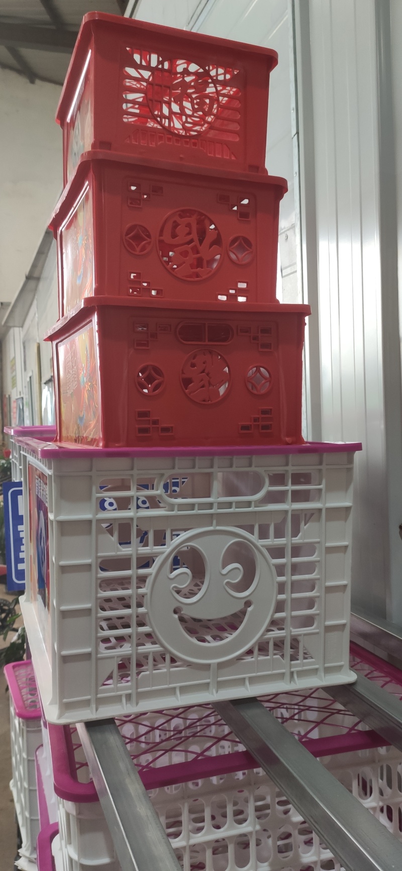 厂价直销塑料瓷白框塑料黑框，爱媛板框，葡萄框等各种礼品框