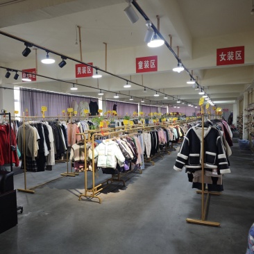 全品类(杂款)服装库存批发，看清楚是批发，不零售！