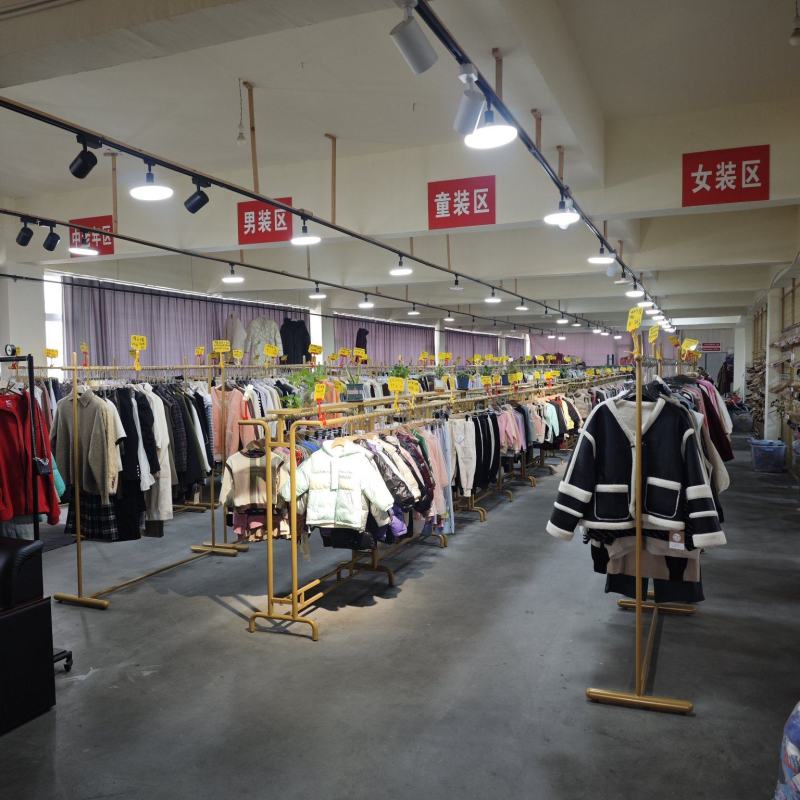 全品类(杂款)服装库存批发，看清楚是批发，不零售！