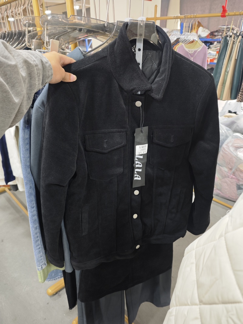 全品类(杂款)服装库存批发，看清楚是批发，不零售！