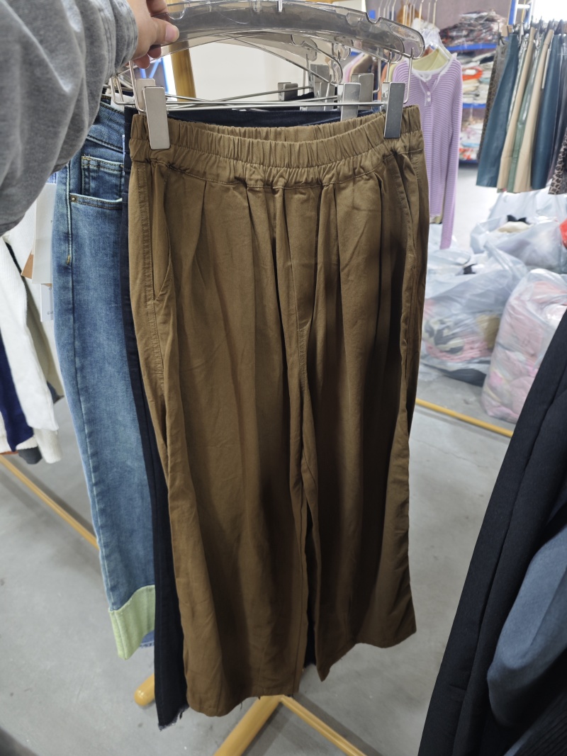 全品类(杂款)服装库存批发，看清楚是批发，不零售！