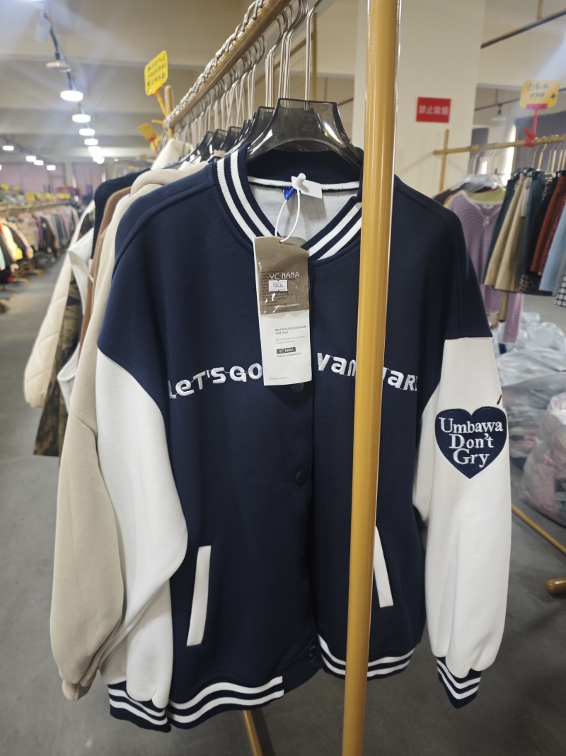 全品类(杂款)服装库存批发，看清楚是批发，不零售！