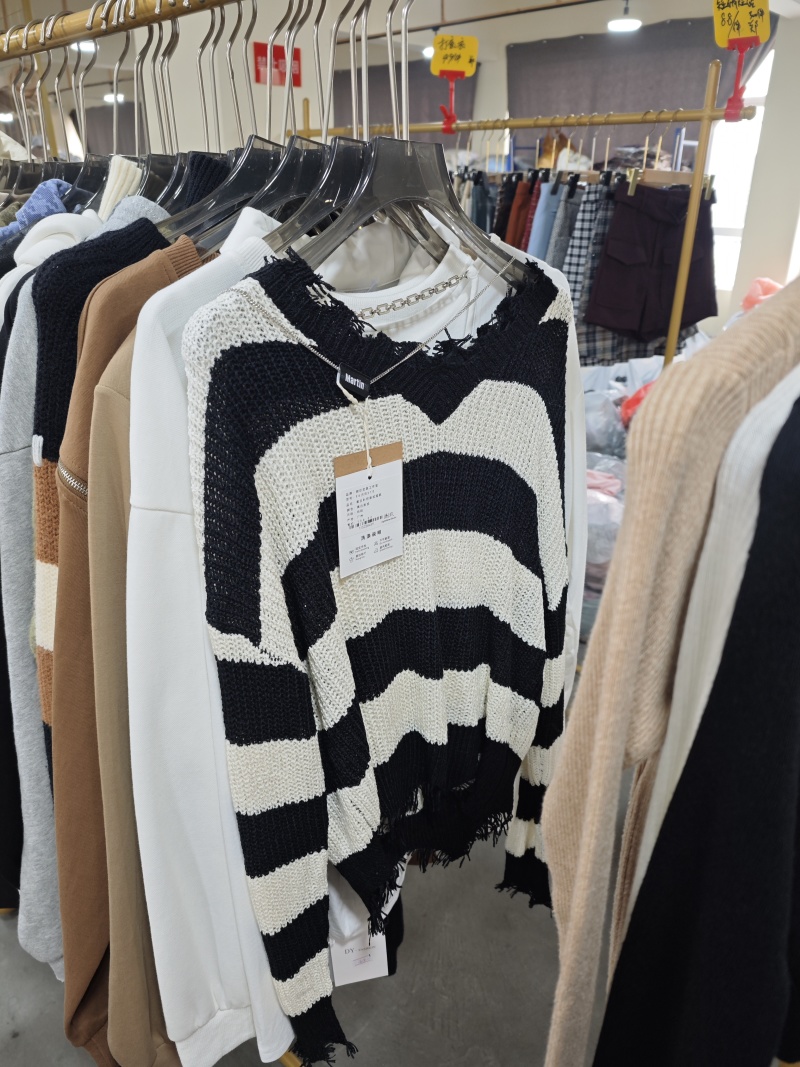 全品类(杂款)服装库存批发，看清楚是批发，不零售！