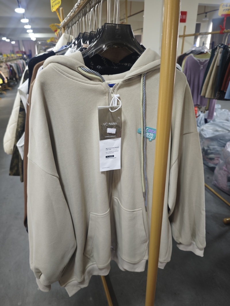 全品类(杂款)服装库存批发，看清楚是批发，不零售！