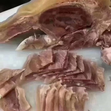 新鲜无杂质牛头肉超值价格长期稳定供应