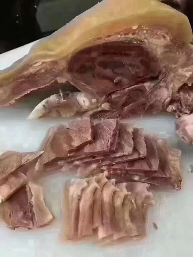 新鲜无杂质牛头肉超值价格长期稳定供应