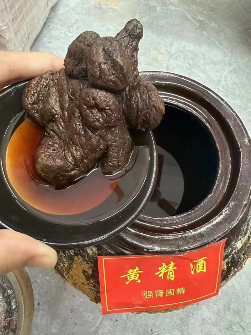 正宗韶关翁源地窖酒十斤装，都是三年以上的各种地窖酒招代理