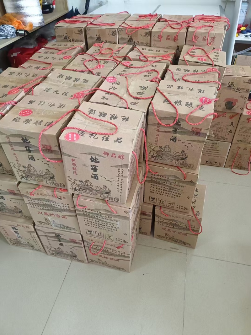 正宗韶关翁源地窖酒十斤装，都是三年以上的各种地窖酒招代理