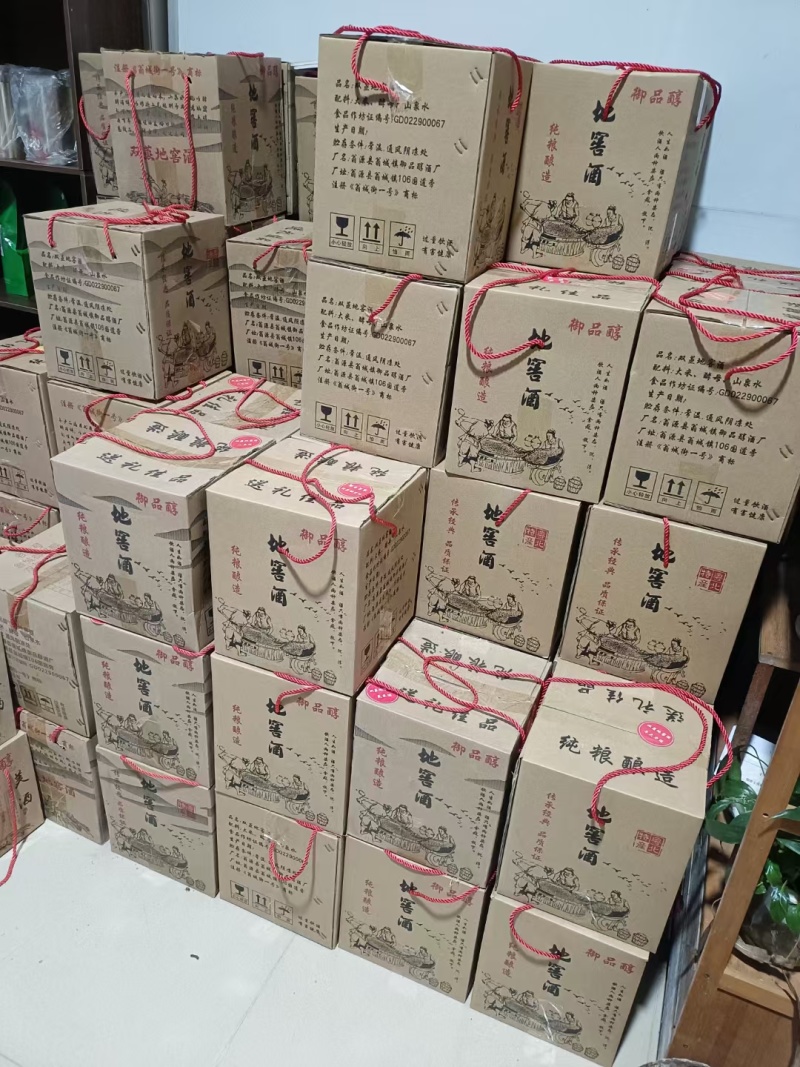 正宗韶关翁源地窖酒十斤装，都是三年以上的各种地窖酒招代理