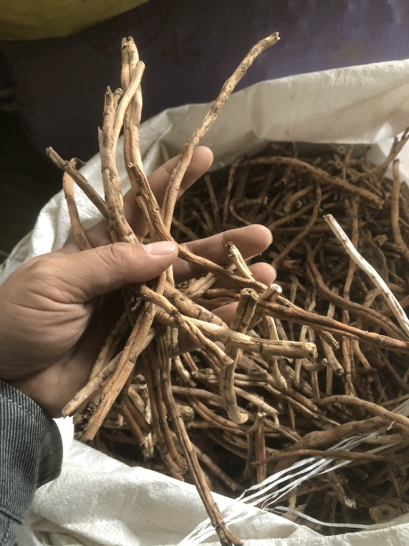 牡丹皮，刮皮抽芯都是抽完心的，抽心95%以上。