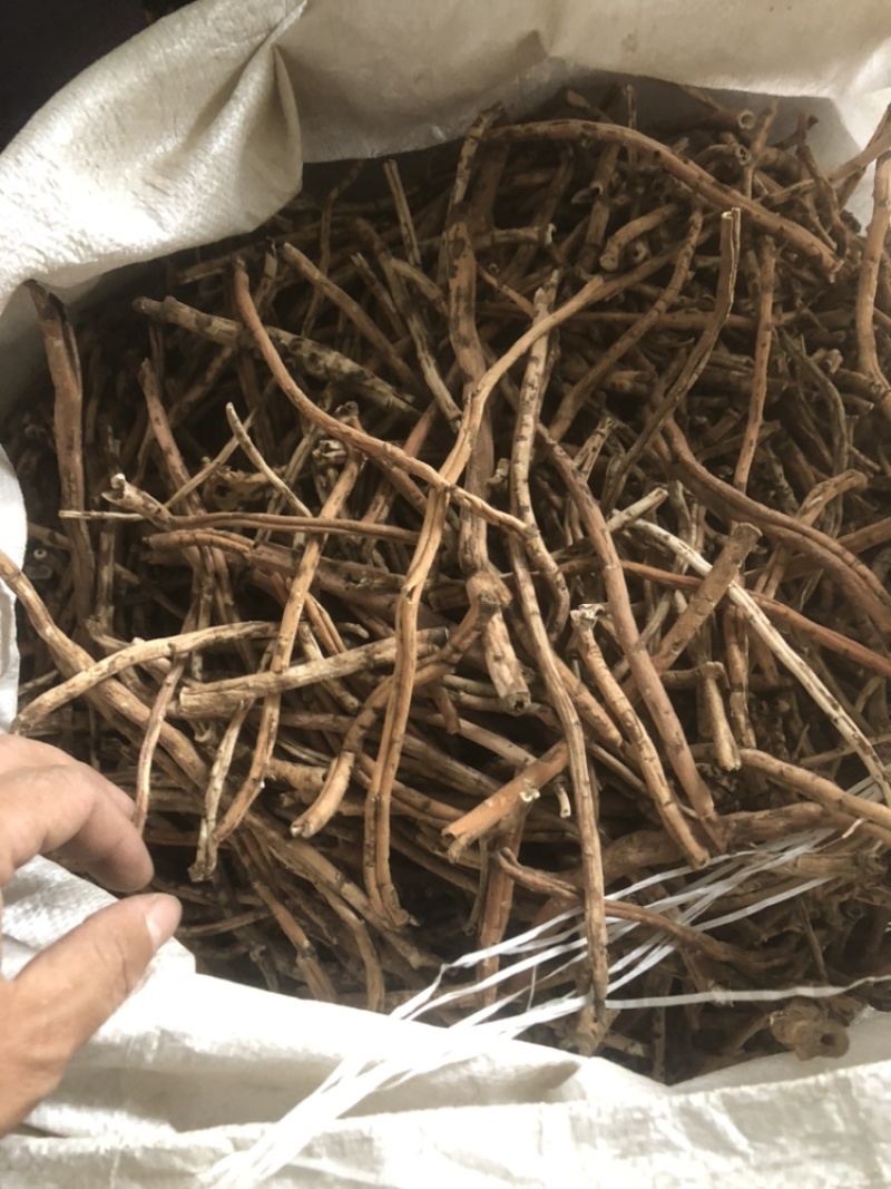 牡丹皮，刮皮抽芯都是抽完心的，抽心95%以上。