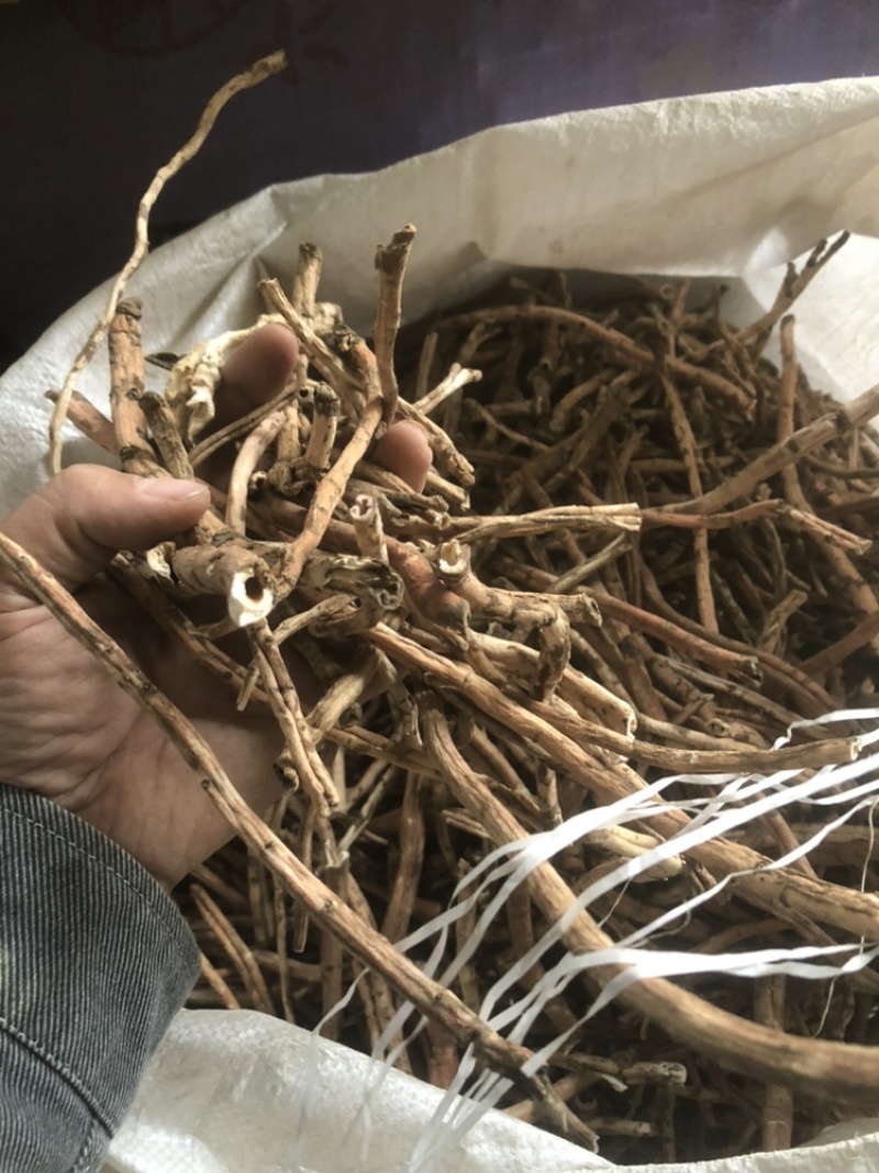 牡丹皮，刮皮抽芯都是抽完心的，抽心95%以上。