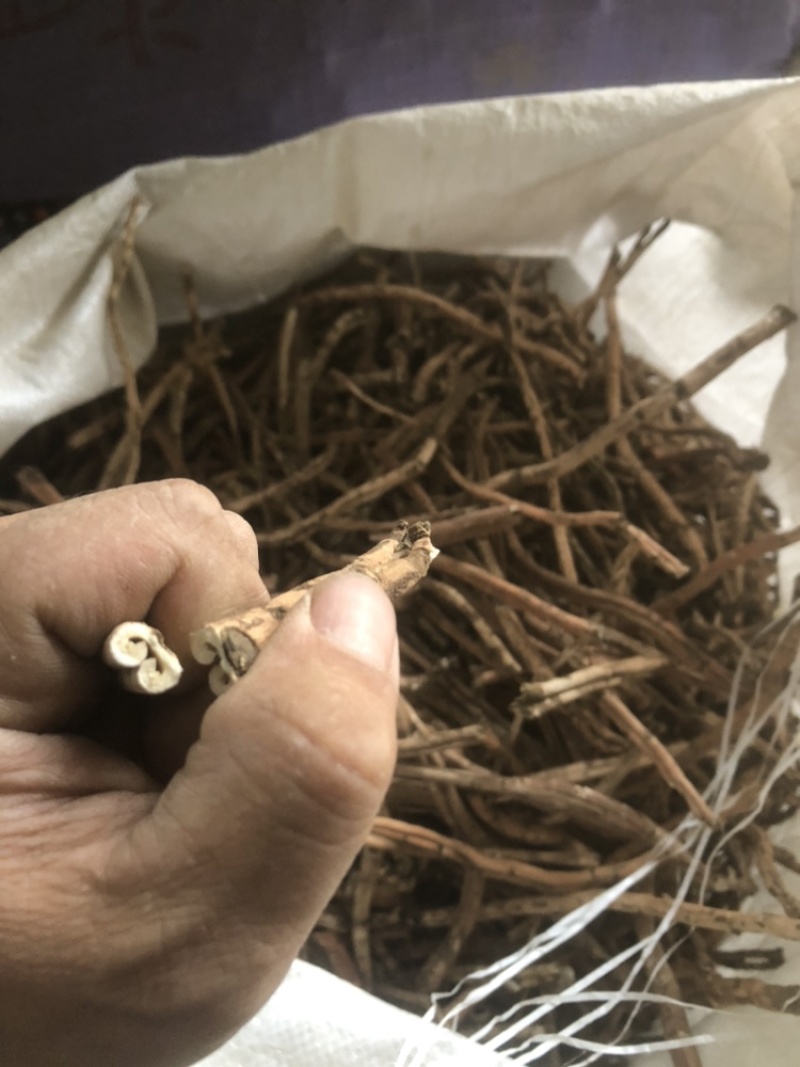 牡丹皮，刮皮抽芯都是抽完心的，抽心95%以上。