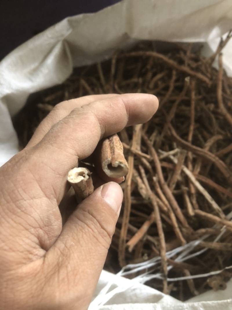牡丹皮，刮皮抽芯都是抽完心的，抽心95%以上。