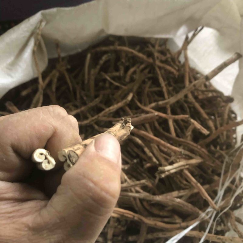 牡丹皮，刮皮抽芯都是抽完心的，抽心95%以上。