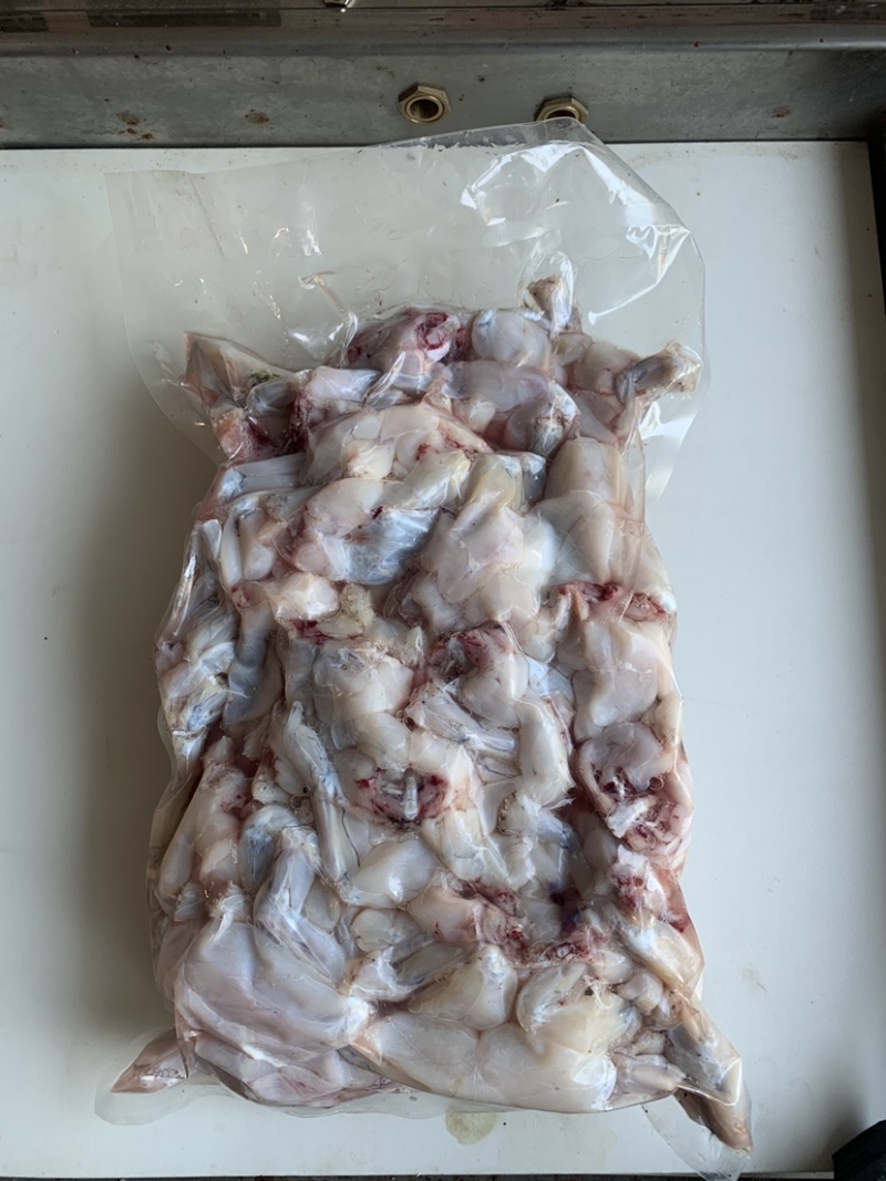 牛蛙，冰鲜牛蛙肉去皮去头去内脏干锅牛蛙烧烤牛蛙牛蛙火锅