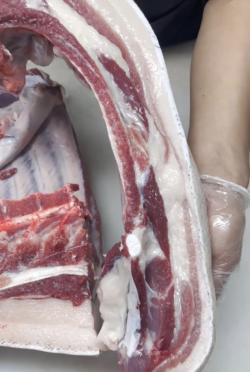黑猪肉，农村散养土猪黑猪肉，量大从优全国可发，电话联系对