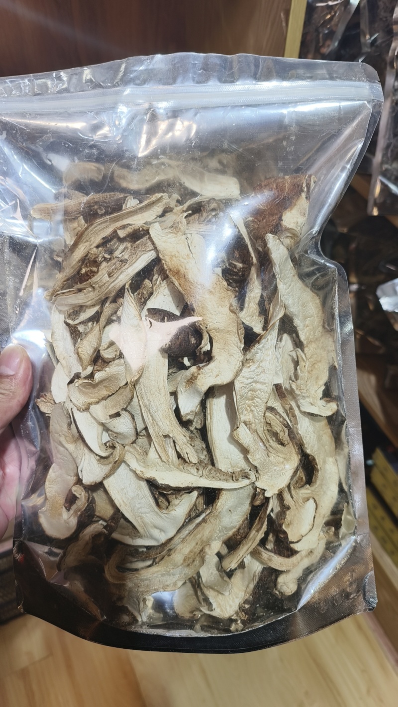 松茸干片，都是深山里面大量有货，保质保量，批发零售！