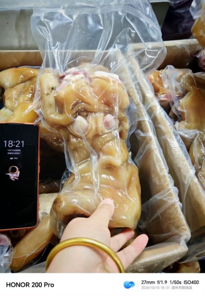 去骨熟牛蹄纯火烧，筋都带着每天新货，屠宰场大公牛蹄实图拍
