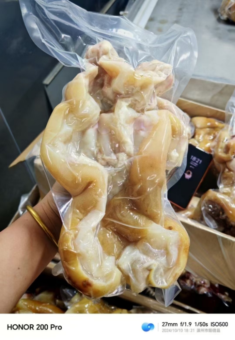 去骨熟牛蹄纯火烧，筋都带着每天新货，屠宰场大公牛蹄实图拍