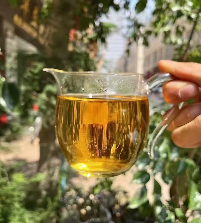 **百年古树野生红茶品质**，红裤嫩叶多，花香甜揉