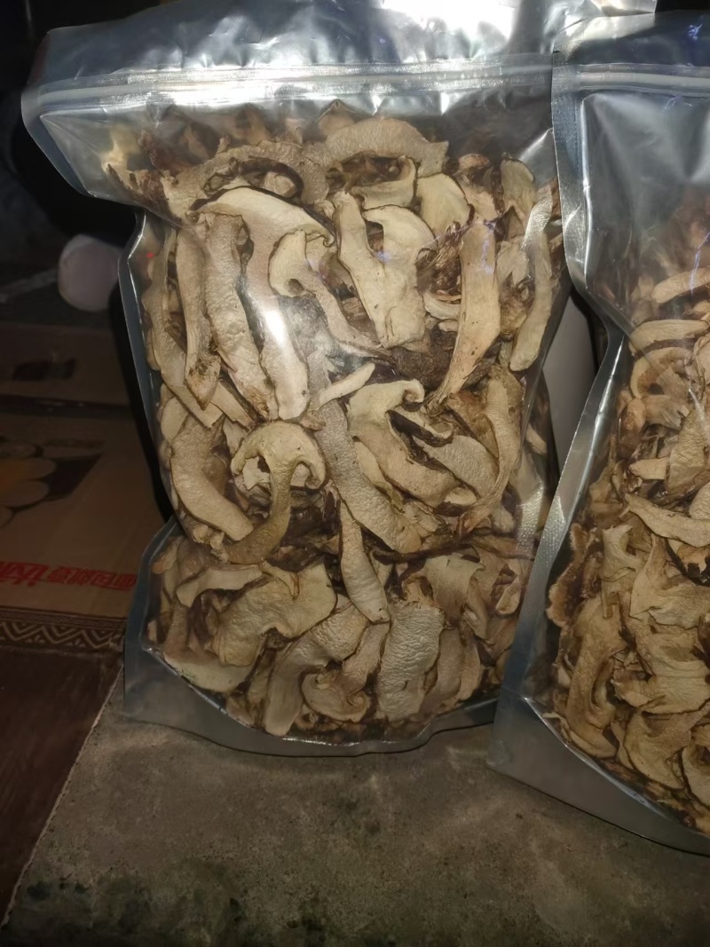 松茸干片，都是深山里面大量有货，保质保量，批发零售！