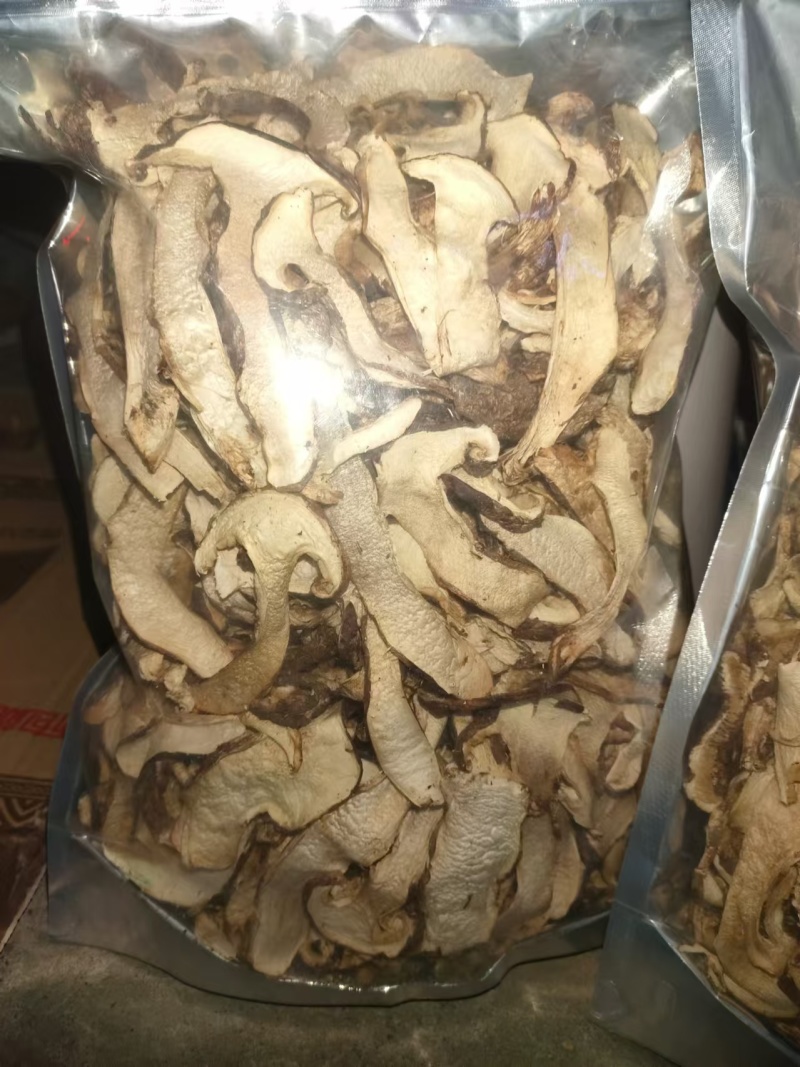 松茸干片，都是深山里面大量有货，保质保量，批发零售！