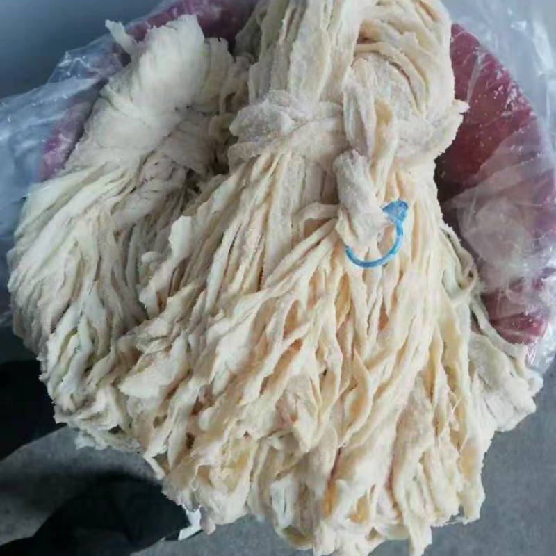 喂！灌香肠啰，需肠衣的走起了。量大价优，欢迎咨询