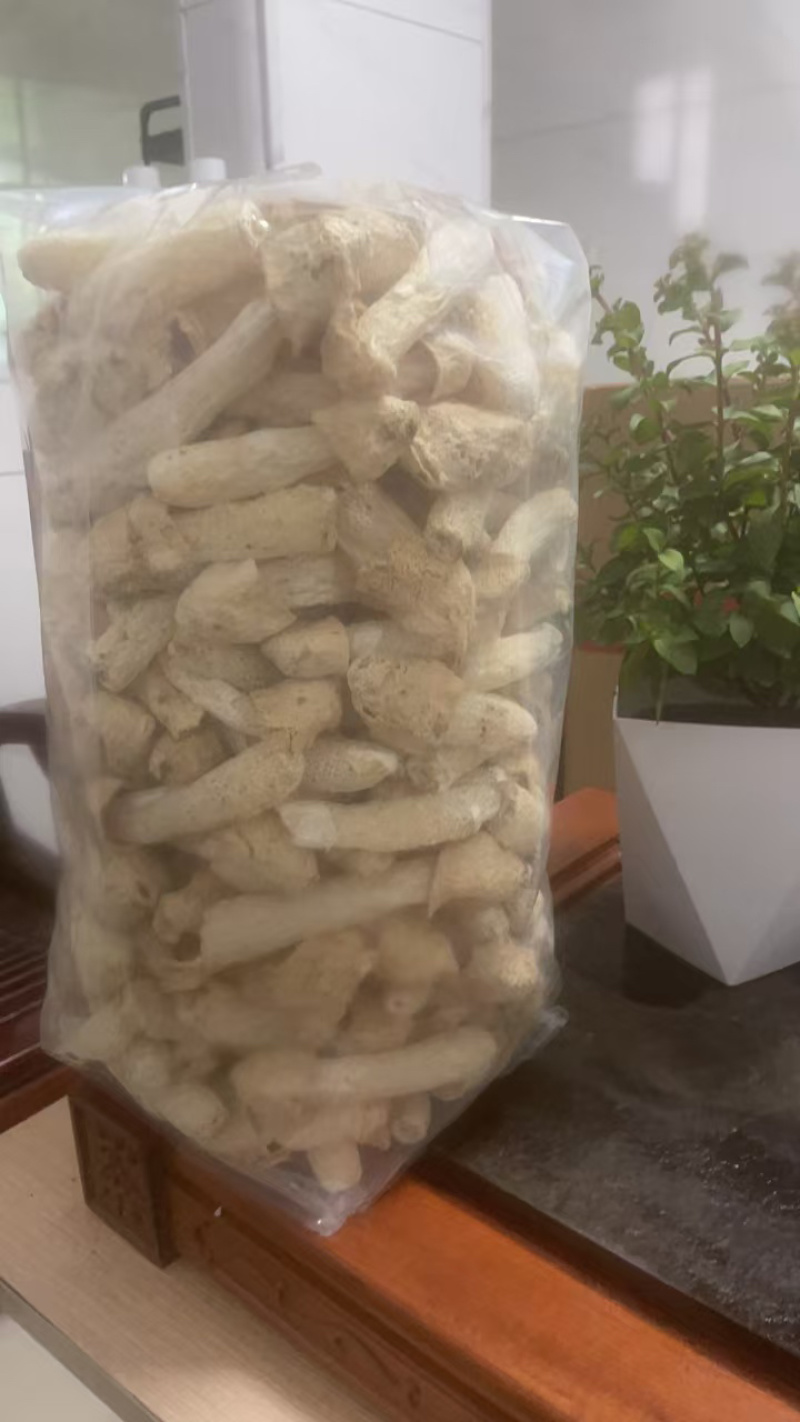 本店铺诚信经营，精品竹荪等农产品规格齐全，货源充足，