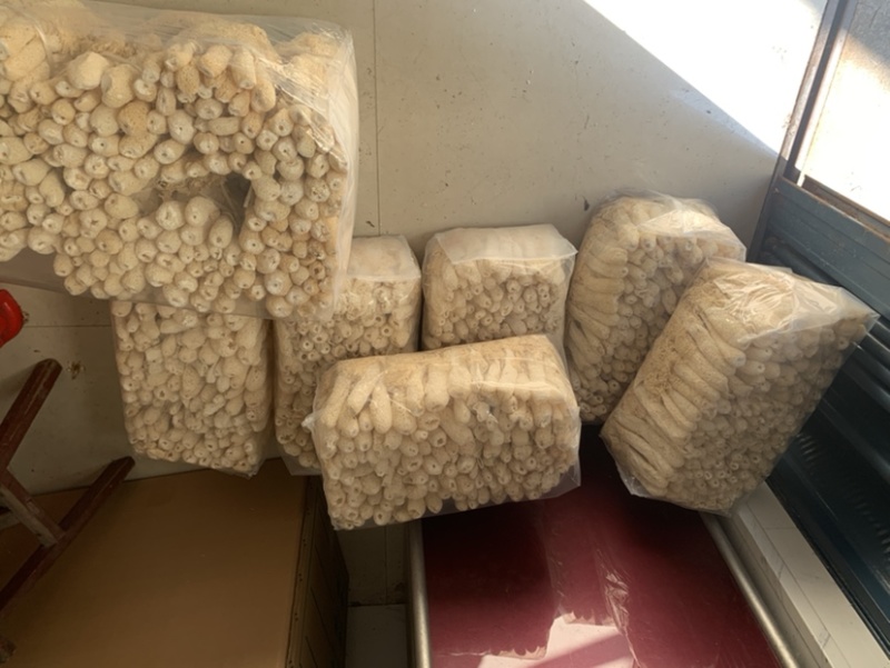 本店铺诚信经营，精品竹荪等农产品规格齐全，货源充足，