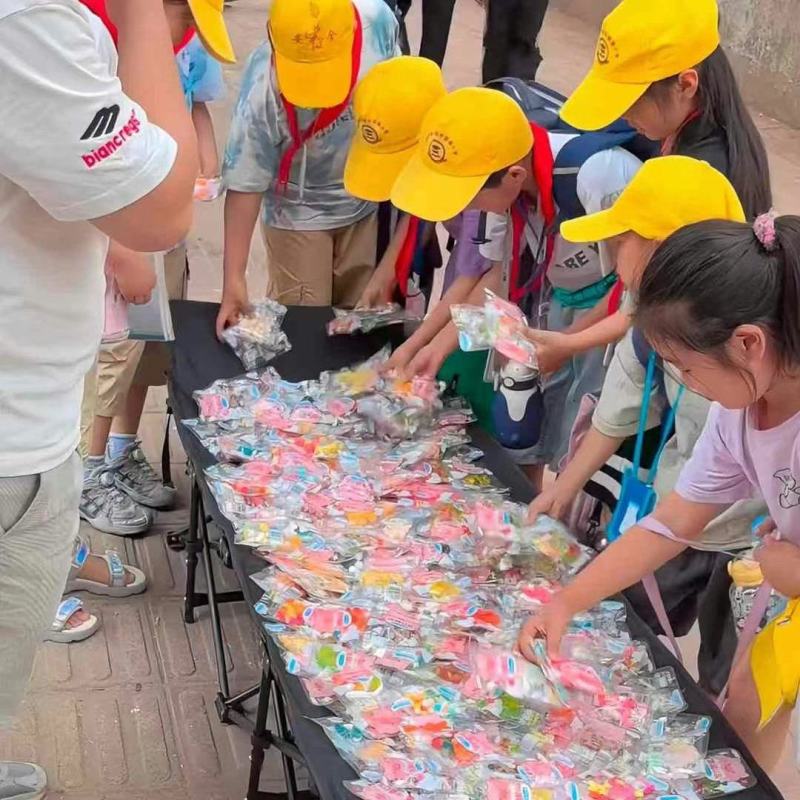 糖果手抓厂家包软糖果散装摆摊小包零食新式软糖摆摊货源